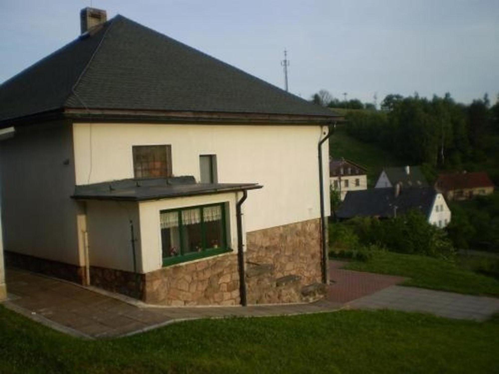 Ein Ferienhaus Mit Terrasse Und Garten Male Svatonovice Exterior foto